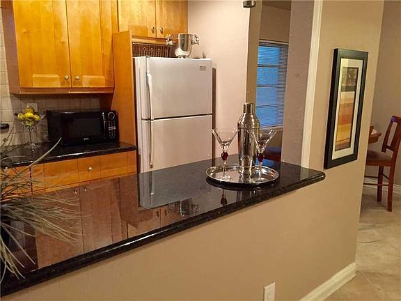 3rd image of 2404 NE 33rd Avenue #11