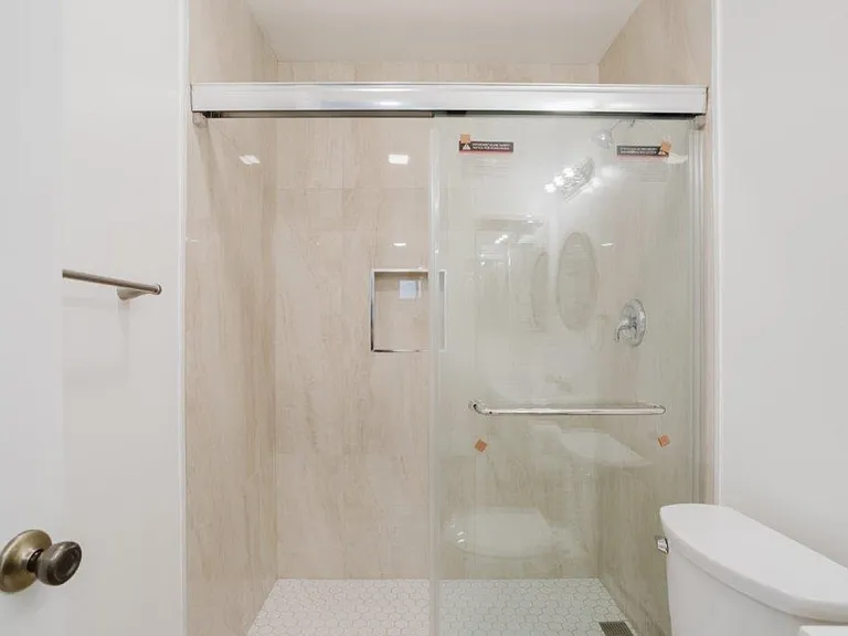 914 E Elk Ave #3 — Photo 32