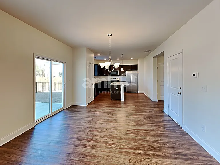 320 Bourne St — Photo 6