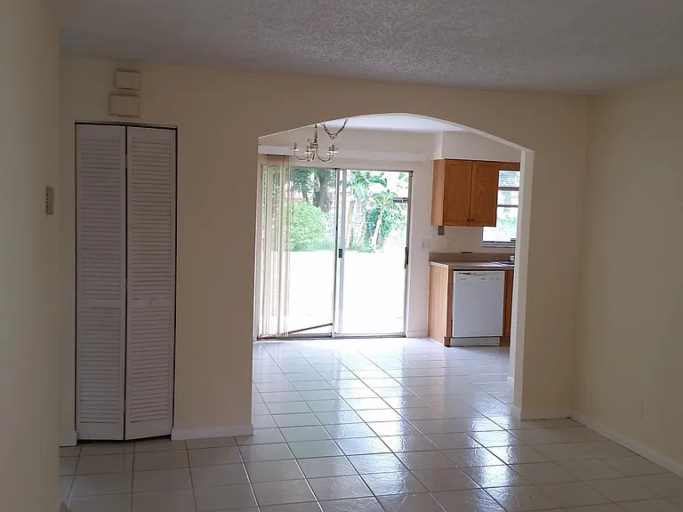 460 Fleming Ave — Photo 11