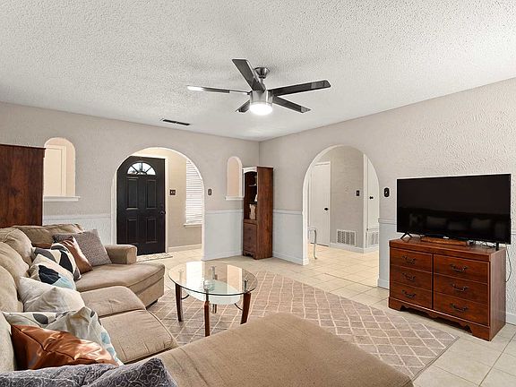5th image of 506 Madelaine Dr