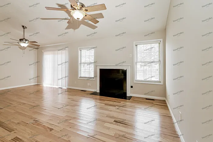 3 bed, 2.0 bath, 1413 sqft, $2,050 — Photo 3