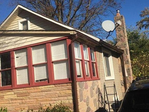 2nd image of 8644 Nightingale St