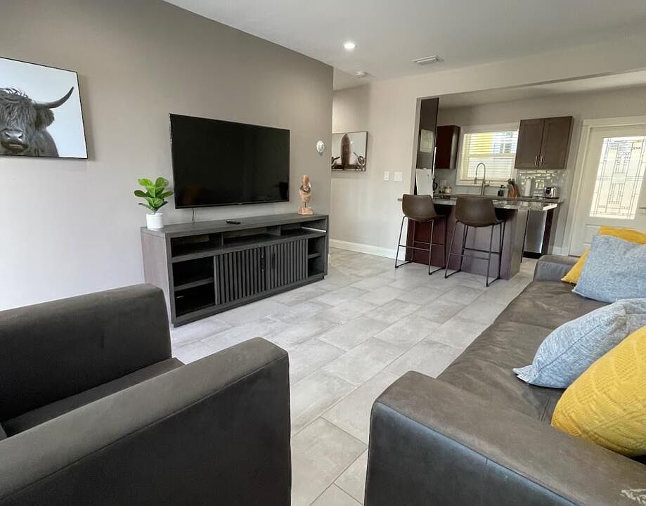 1st image of 400 SW 12th #1-2