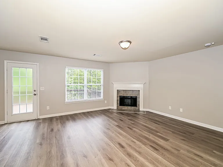 167 Lyndhurst Dr — Photo 4