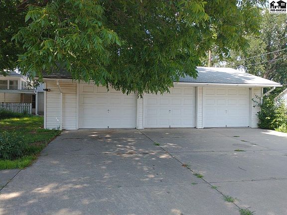 4th image of 206 N Oak St