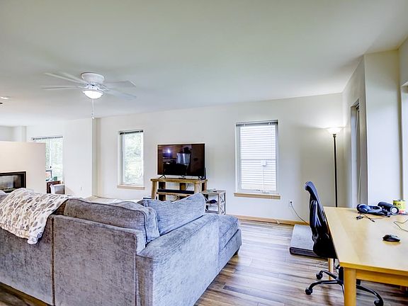 4th image of 2756/2758 Lyman Ln