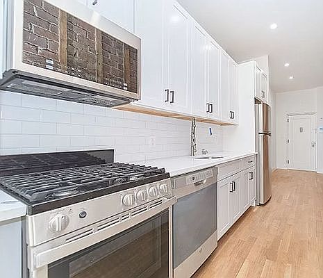 5th image of 157 Suffolk St APT 105