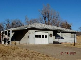621 Huehl Cir, Salina, KS 67401