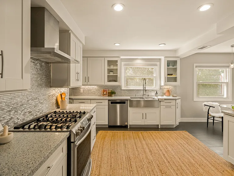 6213 S Corning Ave — Photo 16