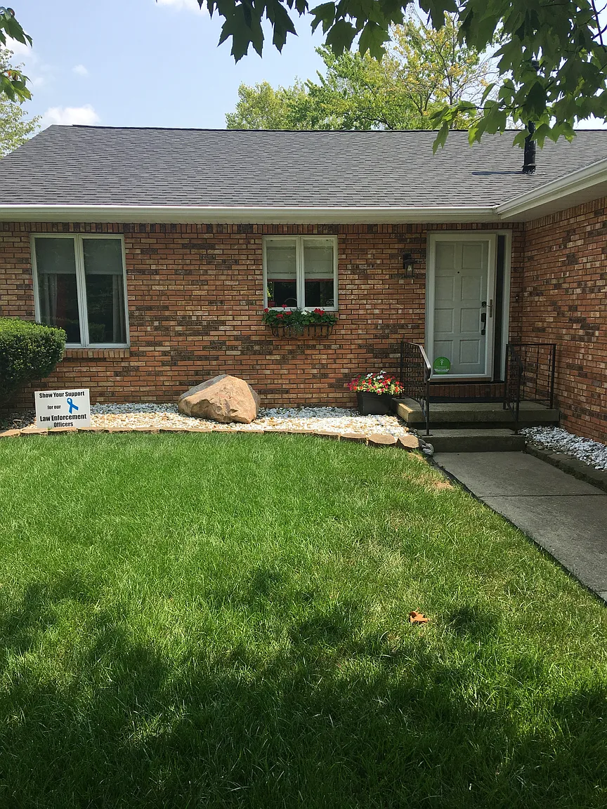 2222 S Franzy Dr photo 1