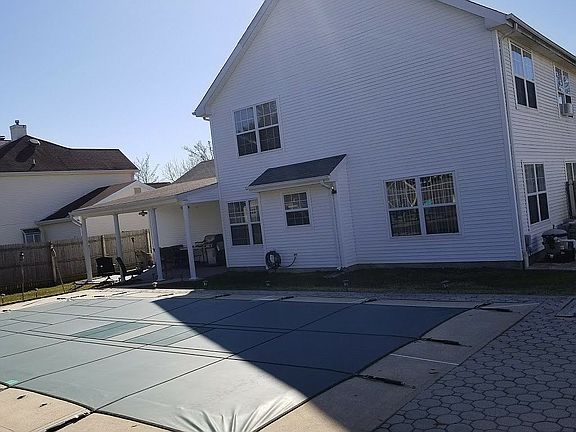 Pool w/Elephant cover......