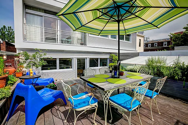 Sold by The InHouse Group | media 2
