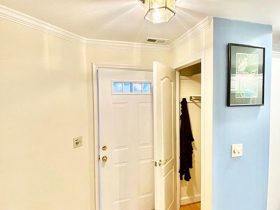 2nd image of 6924 Fairfax Dr Unit 326
