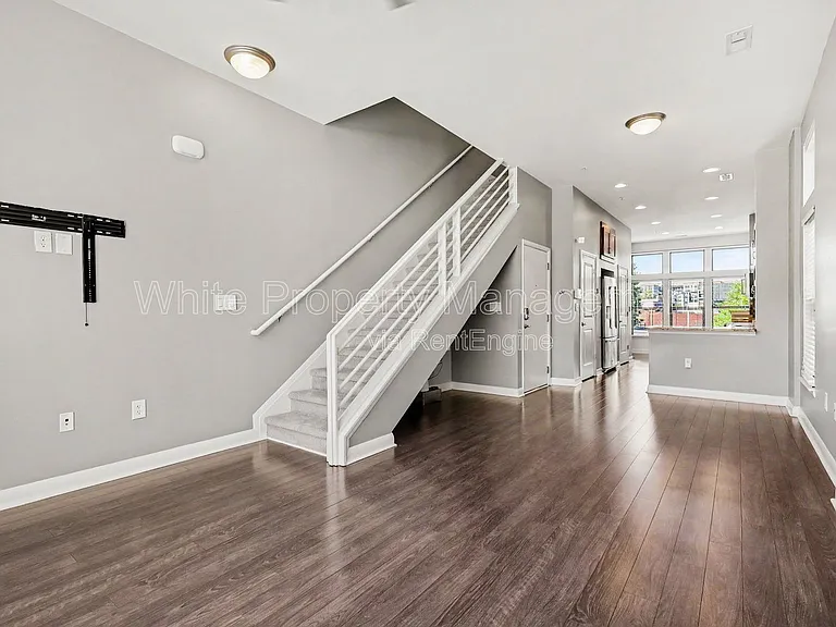 506 New Bern Station Ct — Photo 2