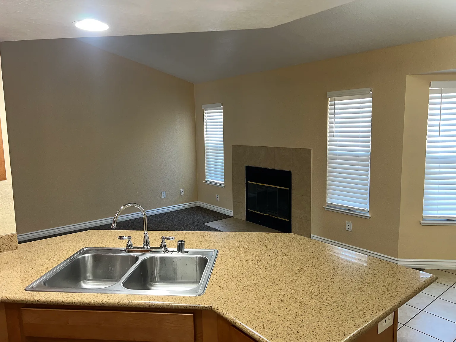 2 bed, 832 sqft, $1,750 — Photo 4
