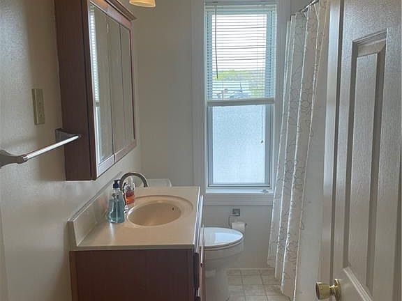 4th image of 37 Lyman Ave Unit 2