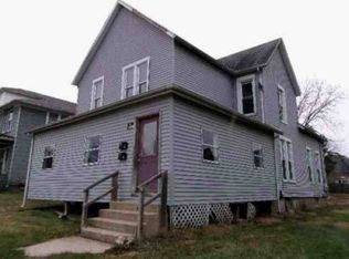 9-9 1/2 E Washington St, Freeport, IL 61032