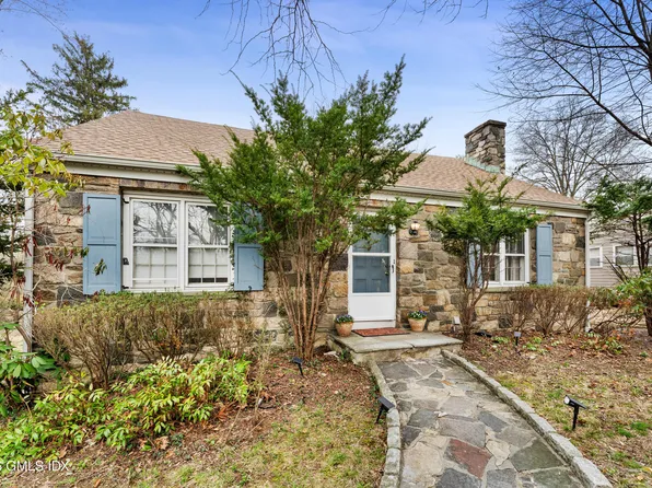 10 Maple Dr, Old Greenwich, CT 06870