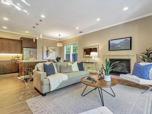 4th image of 546 Hubbell Way #2