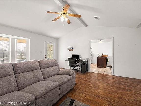 3rd image of 1105 Taos Dr