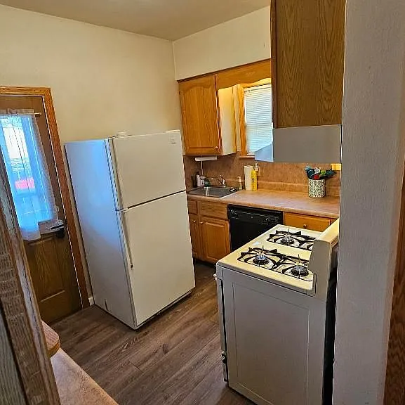 546 Harold Ave — Photo 7