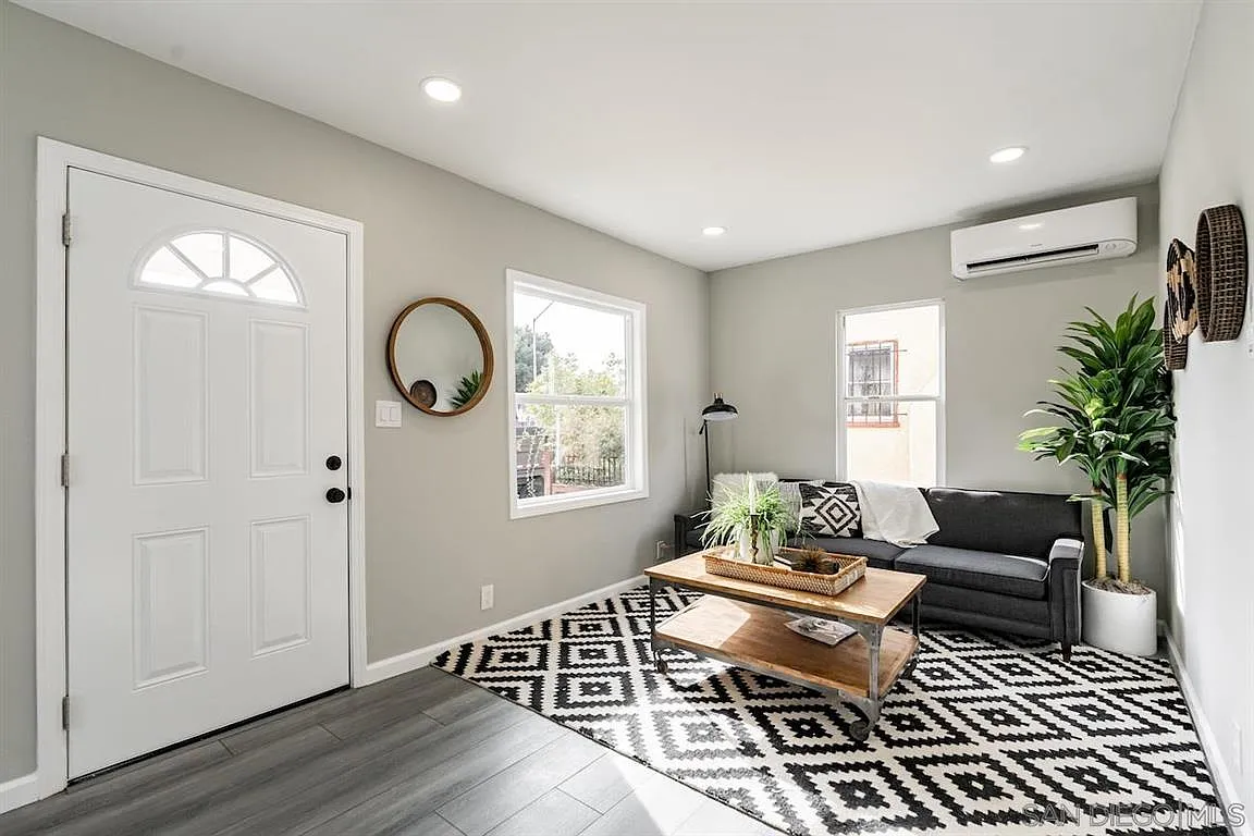 3276 Meade Ave — Photo 4