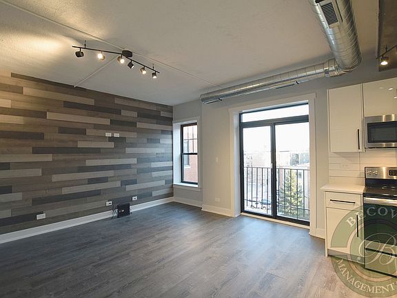 3rd image of 7645 N Sheridan Rd Unit 311