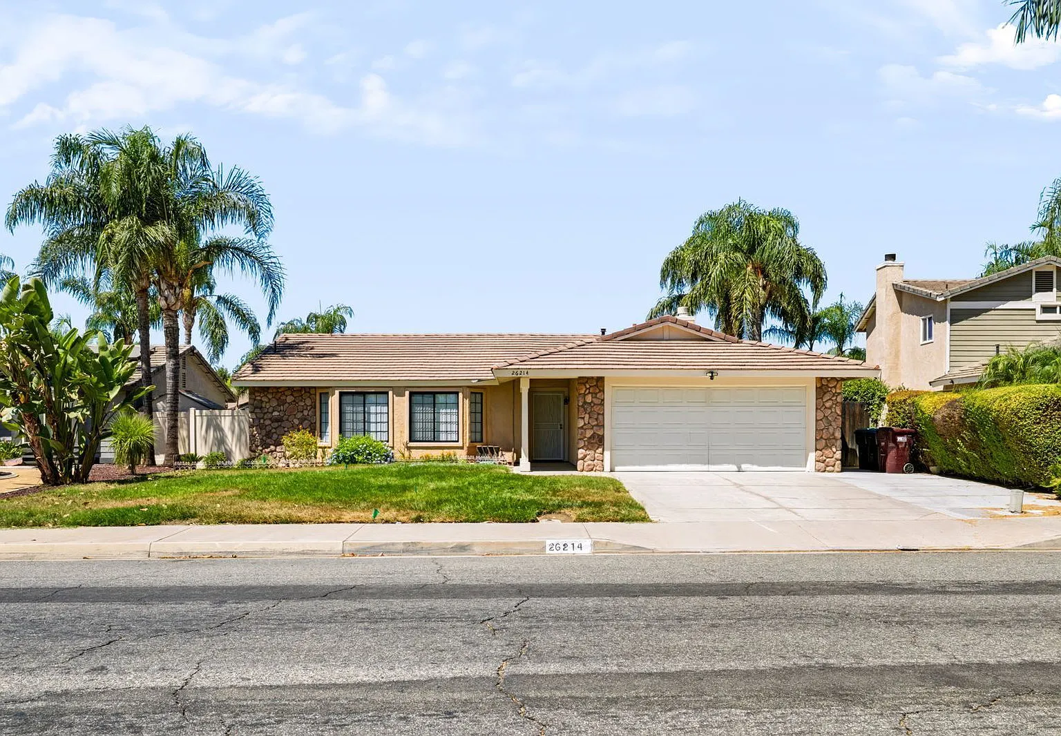 4 bed, 2.0 bath, 1417 sqft, $3,300 — Photo 2