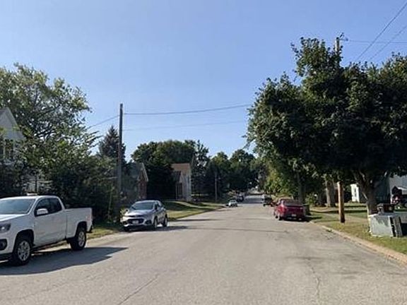 Exterior Neighborhood (street photo)