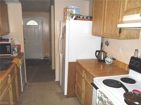 4th image of 214 Charlotte Dr