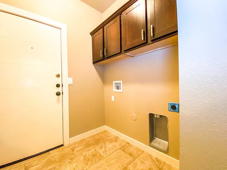 445 Stetson Dr — Photo 5