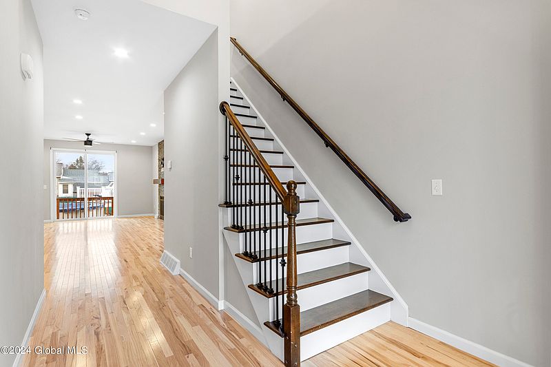 4th image of 1467 Fern Avenue
