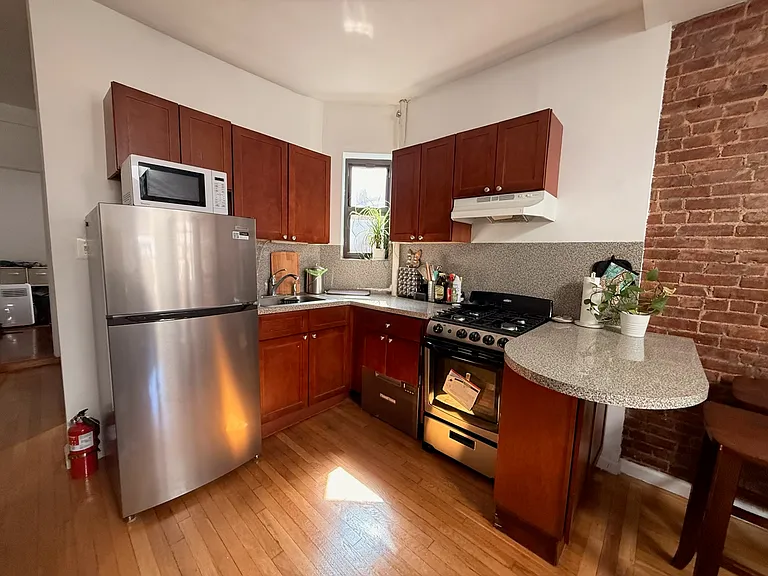 342 E 65th St #5FW — Photo 1