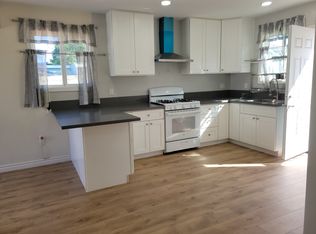 11630 207th St #B, Lakewood, CA 90715