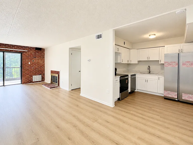 Open layout with a brand new modern kitchen