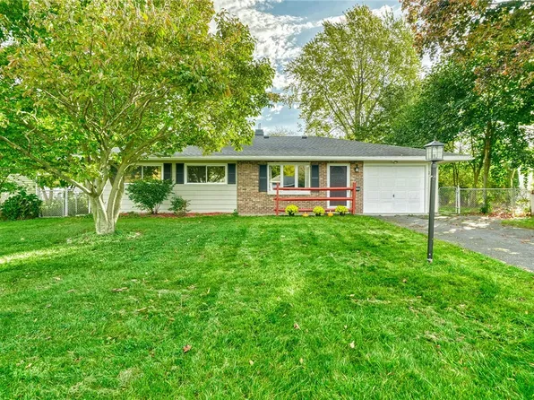 240 Ellinwood Dr, Rochester, NY 14622
