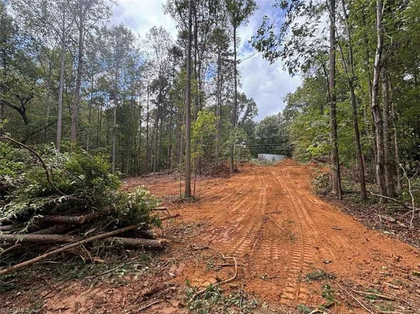 795 Lake Shore Ave, Lexington, NC 27292