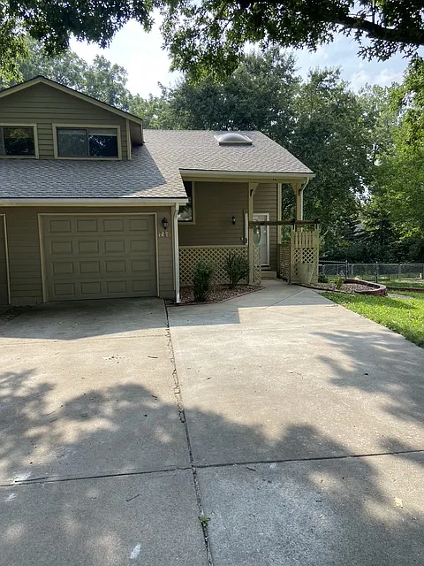 3 bed, 1415 sqft, $1,695 — Photo 1