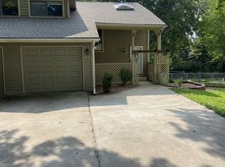 748 SE Claremont Ct, Lees Summit, MO 64063