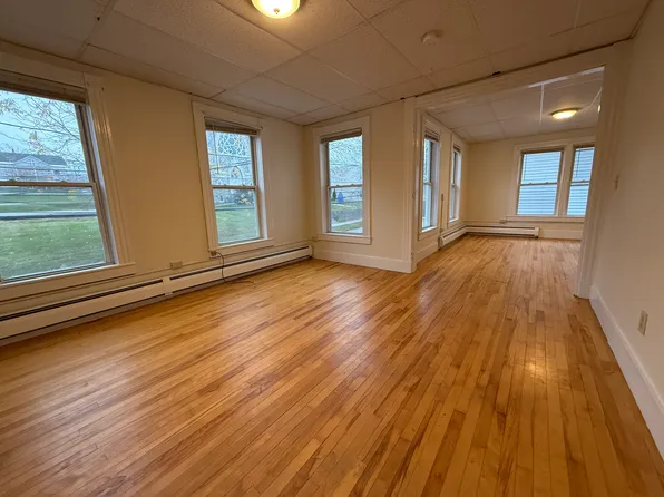 17 Lincoln Ave APT 2, Rutland, VT 05701