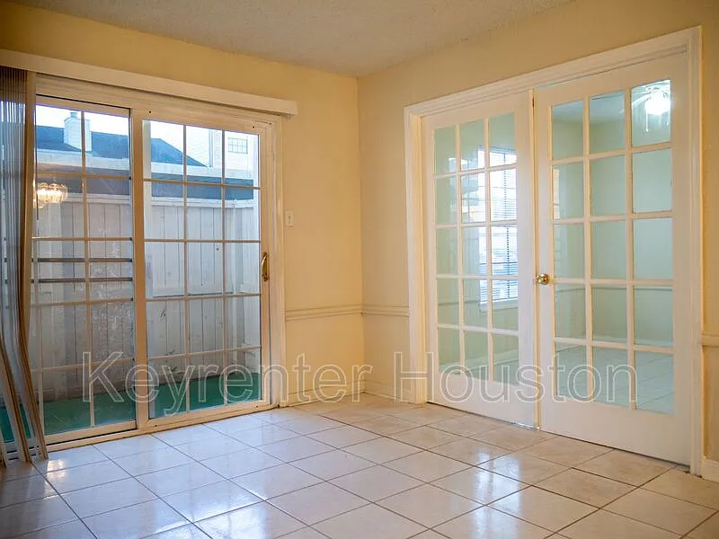 2 bed, 1.0 bath, 796 sqft, $800 — Photo 3