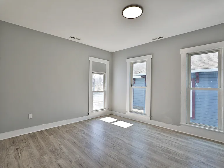 528 W High St — Photo 18