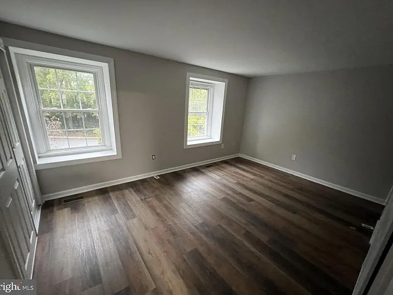 5748 Yellowrose Ct — Photo 16