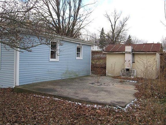 4th image of 304 Meeker St