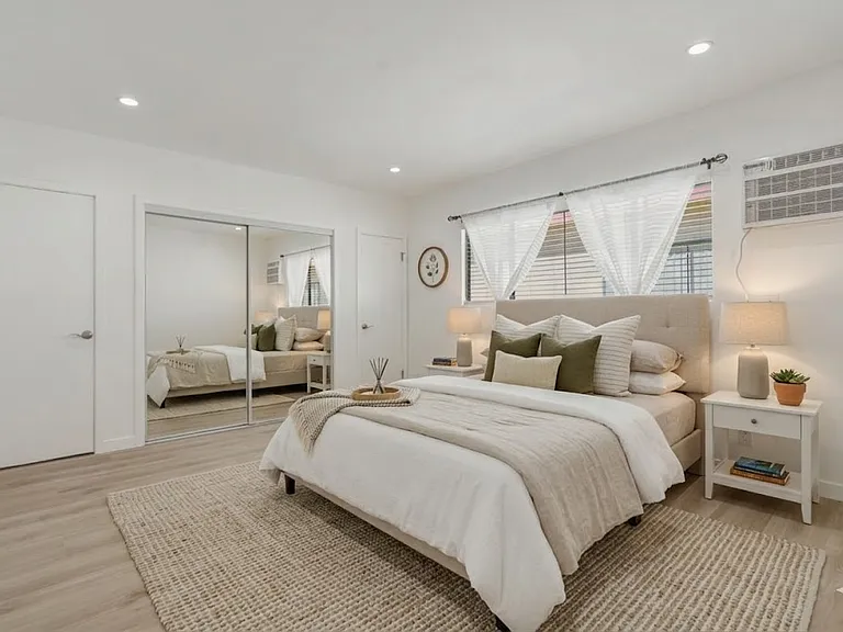 1827 N Van Ness Ave #6 — Photo 11