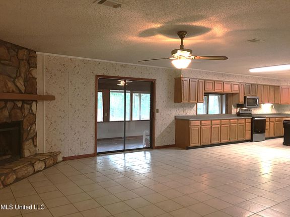 2nd image of 1805 Stillwater Dr