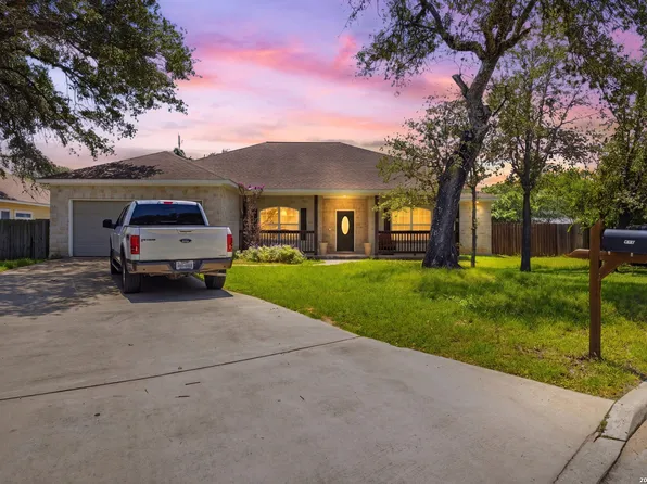 313 Howard Dr, Devine, TX 78016