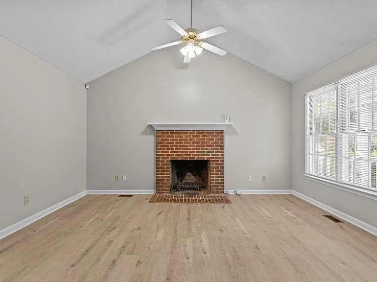 4504 Liverpool Ln — Photo 15