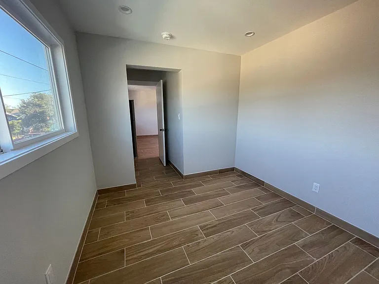 4620 Compton Ave — Photo 21